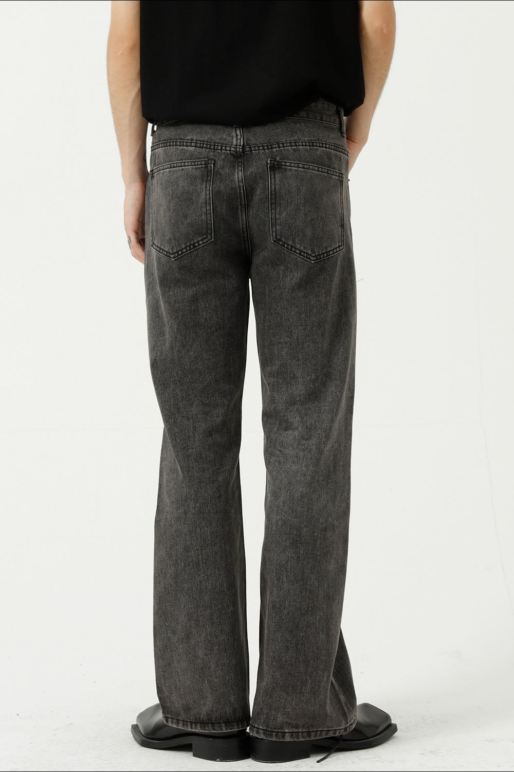 Mid Rise Jeans with Pockets