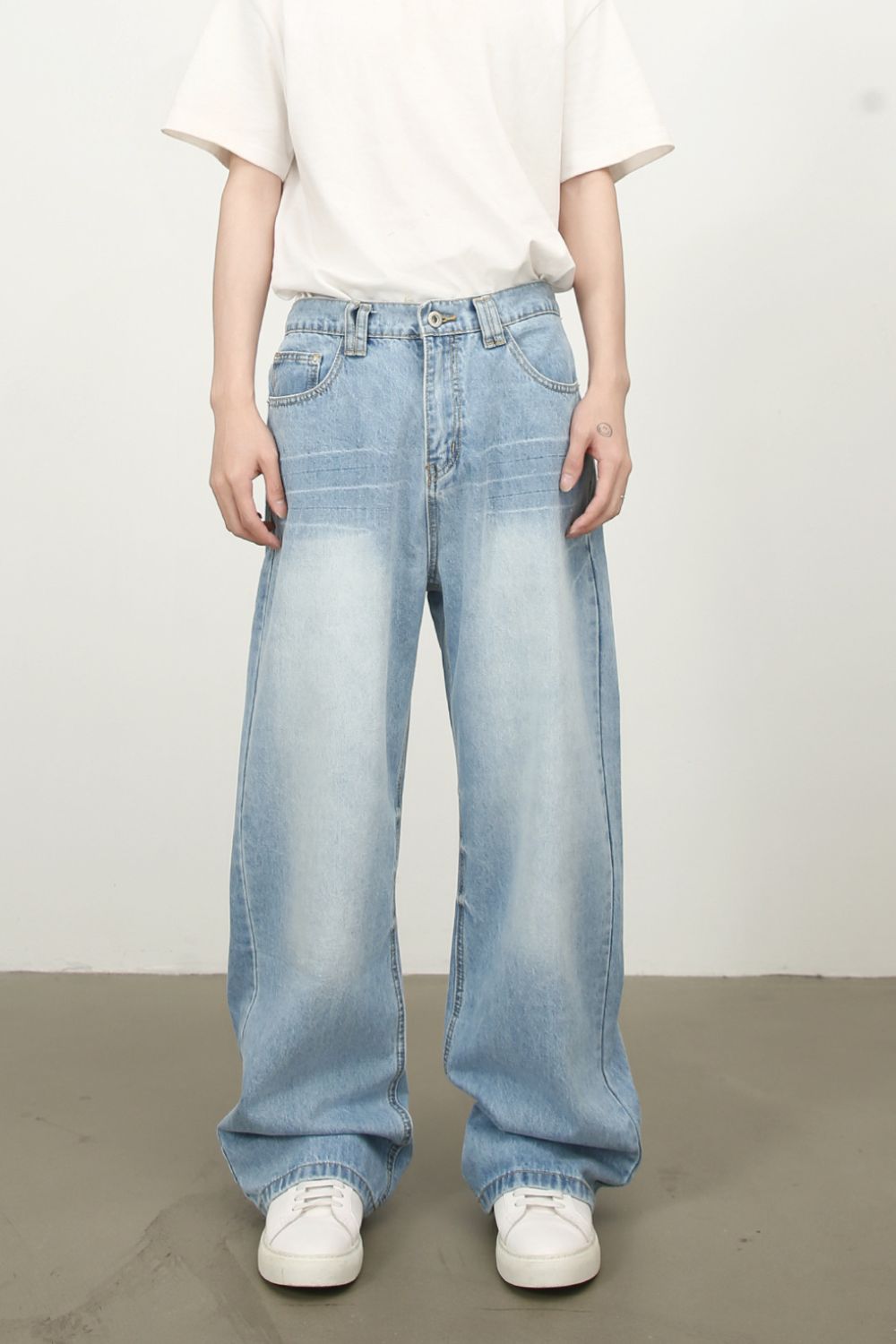Men's Mid Rise Wide Leg Jeans with Pockets
